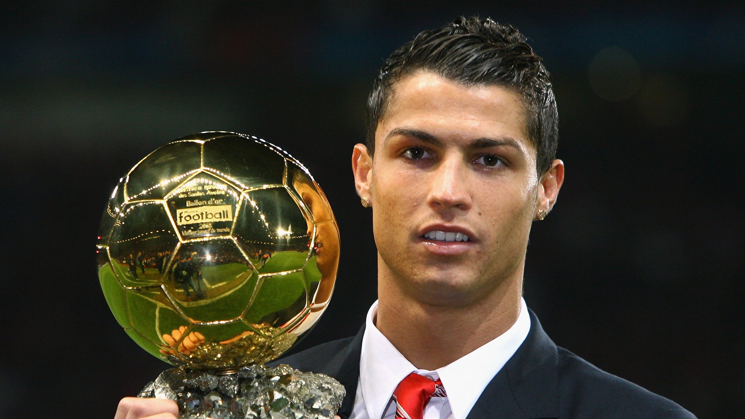 利物浦防守反击犀利，红军力保英超霸主地位，利物浦进攻战术