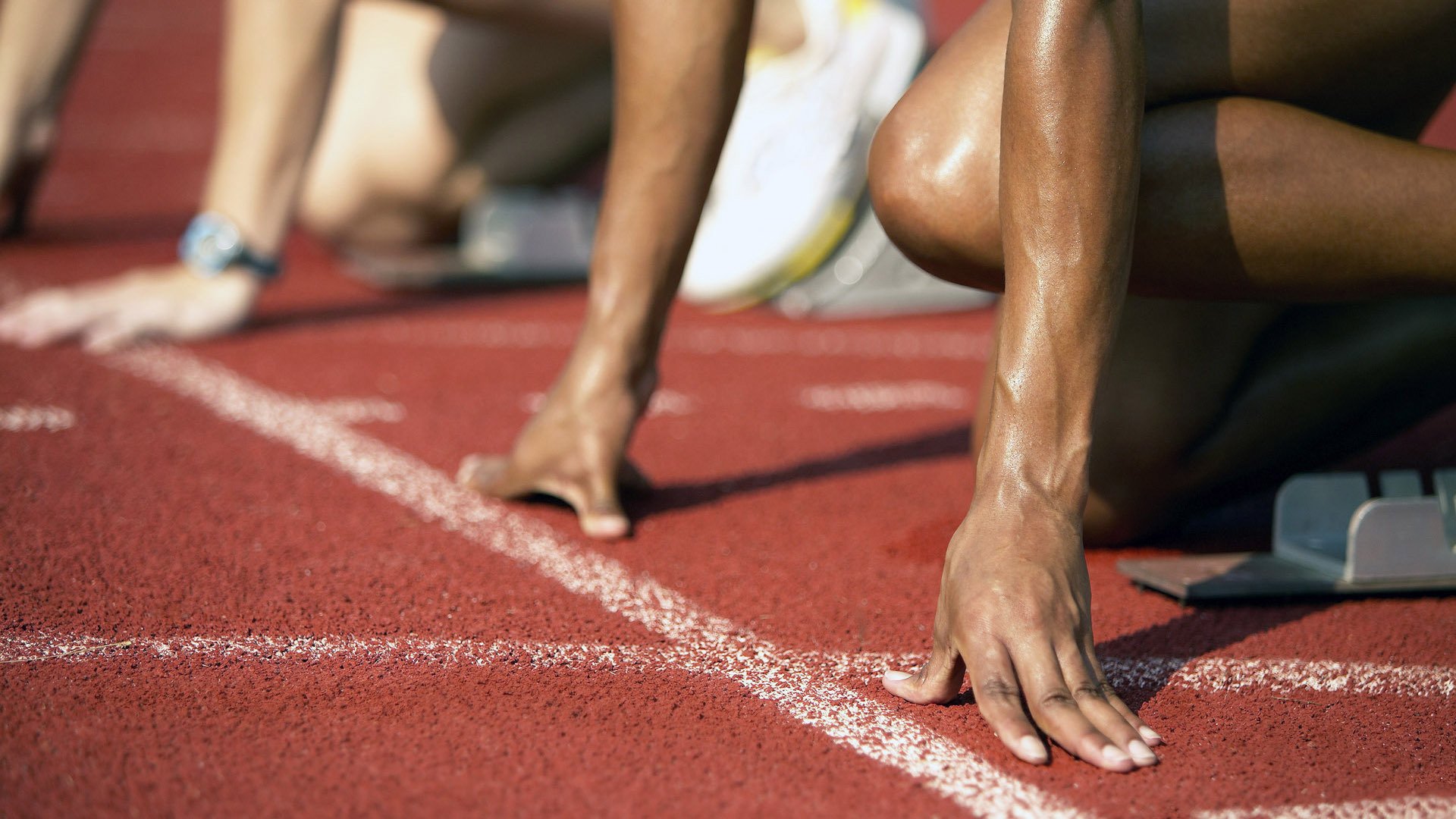 美国队在巴黎奥运会比赛中展现出高效的快攻配合，巴西奥运会美国队重跑